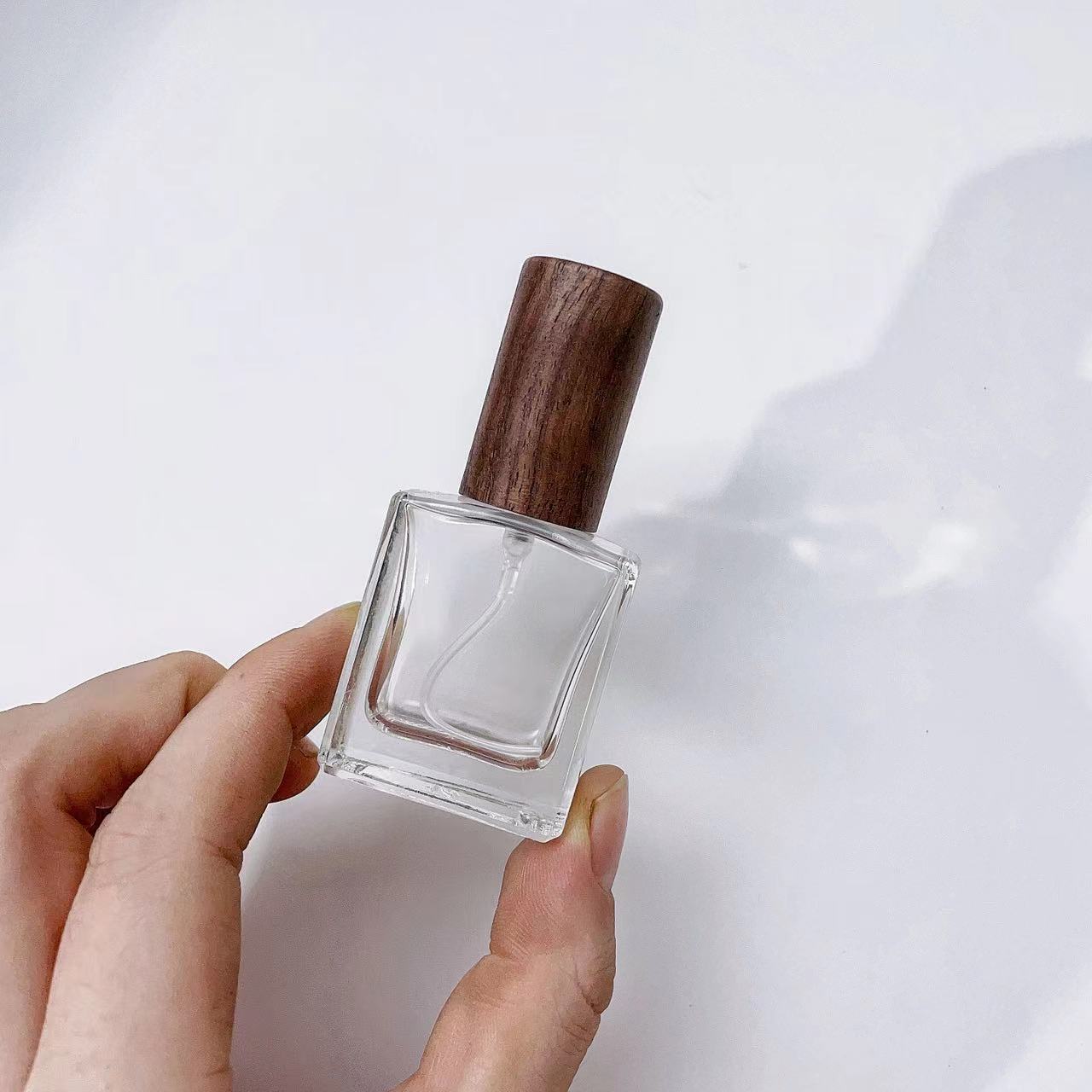 Flacone Spray per profumo in v - Perfume Quotes recensione e prezzo