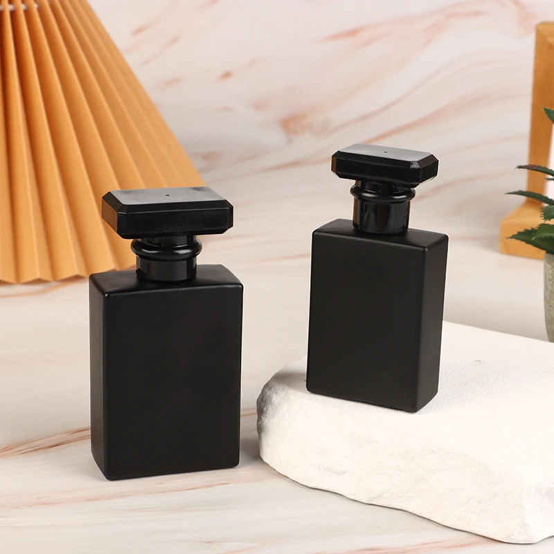 Bottiglia di profumo nero bril - Perfume Quotes recensione e prezzo